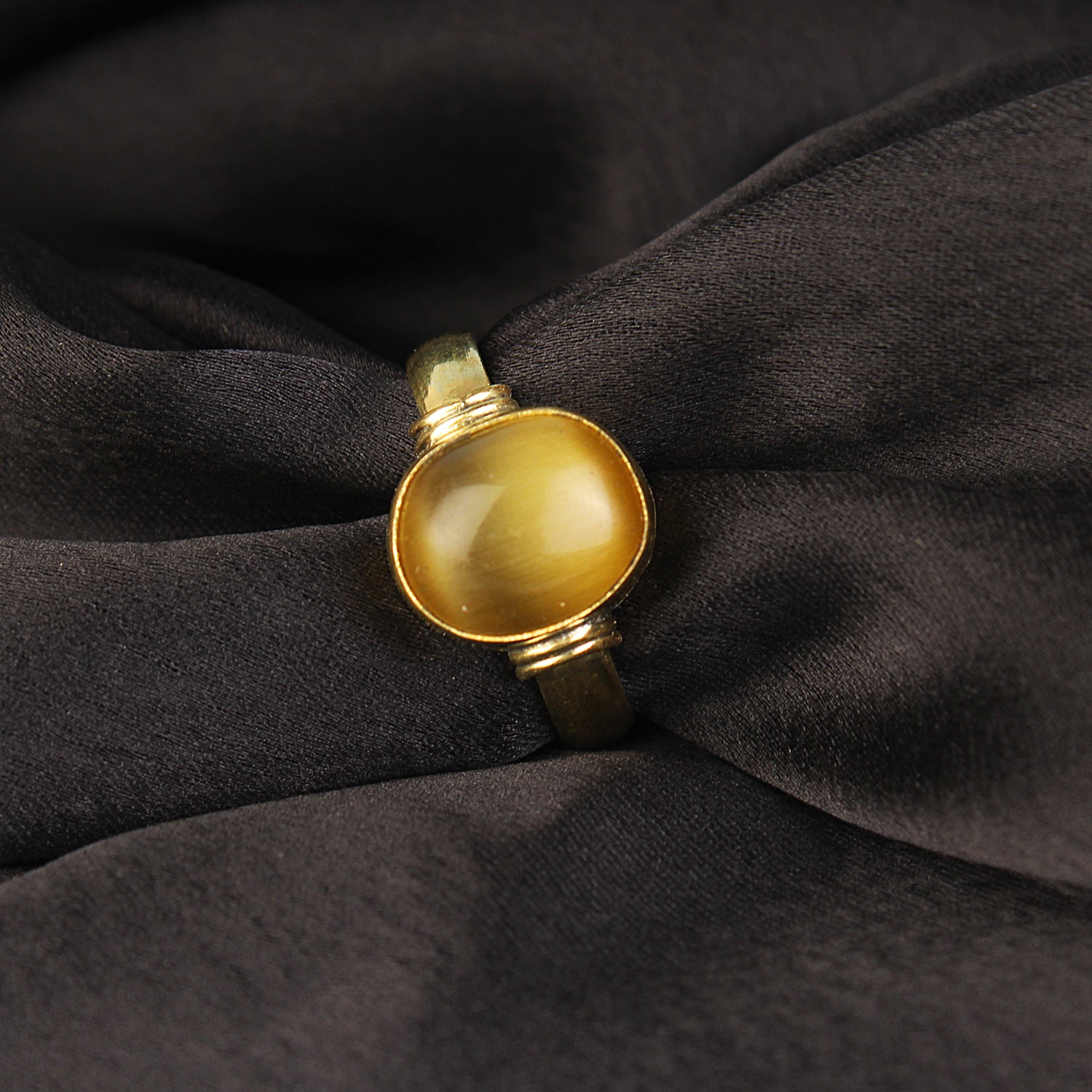 Premium Natural Cat’s Eye (Lehsunia) Gemstone Ring in Gold-Plated Chrysoberyl Cabochon, Adjustable Astrological Birthstone Ring for Ketu Remedies (Men & Women)