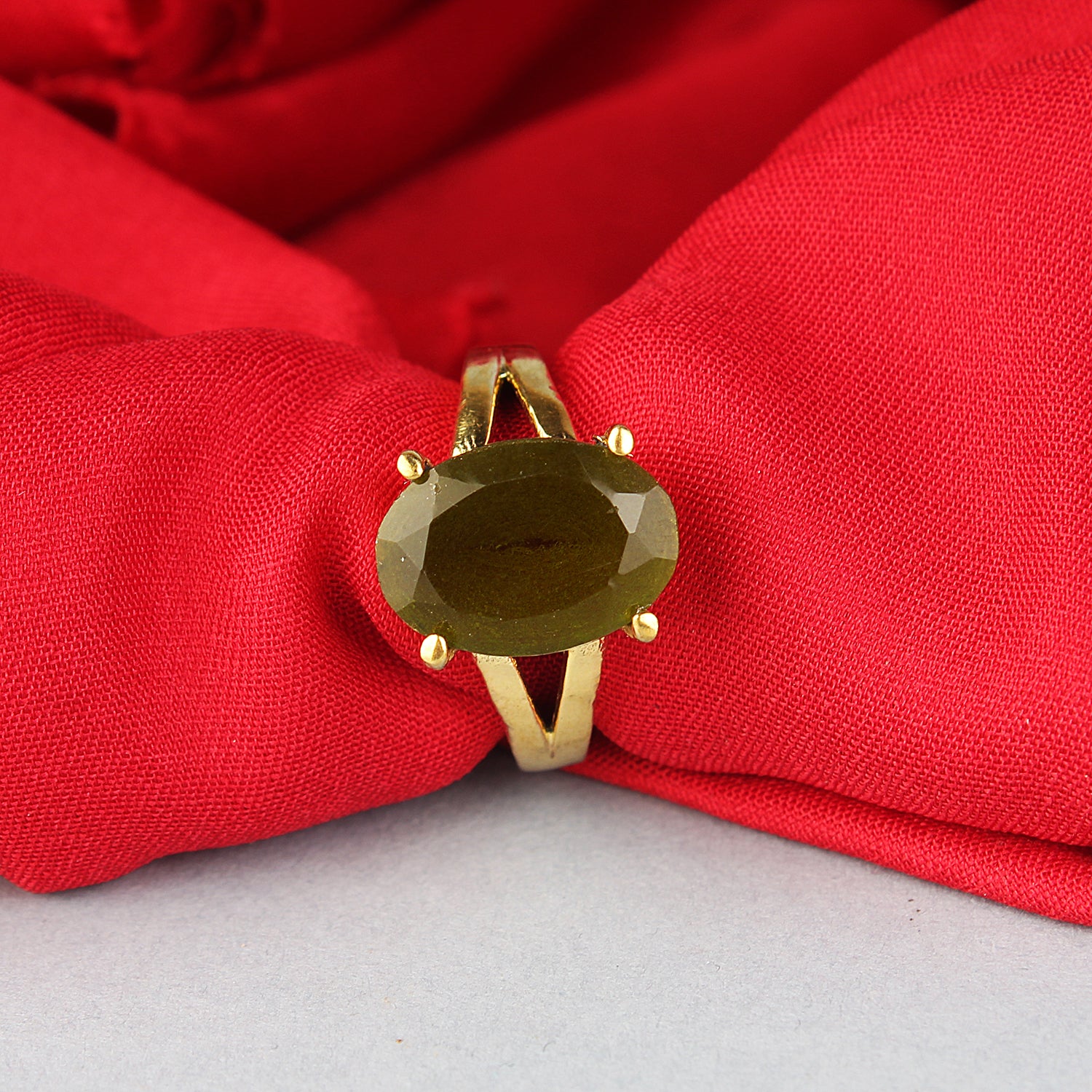Premium Natural Green Peridot (Zabargad) Gemstone Ring Gold-Plated Panchdhatu Oval Faceted Cut, Adjustable Astrological Birthstone Ring for Mercury & Heart Healing (Men & Women)